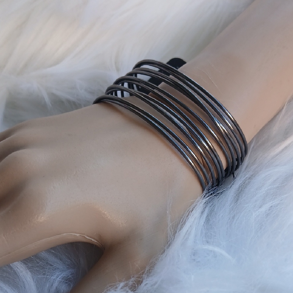 Paparazzi Elegant Metallic Black Bangle